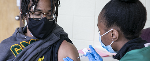 Mason student receiving the COVID-19 vaccine